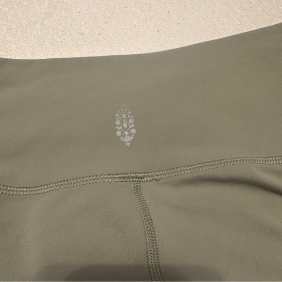 NWT FP Movement Women's Never Better
Capri Leggings women XL sage stone - Picture 12 of 12